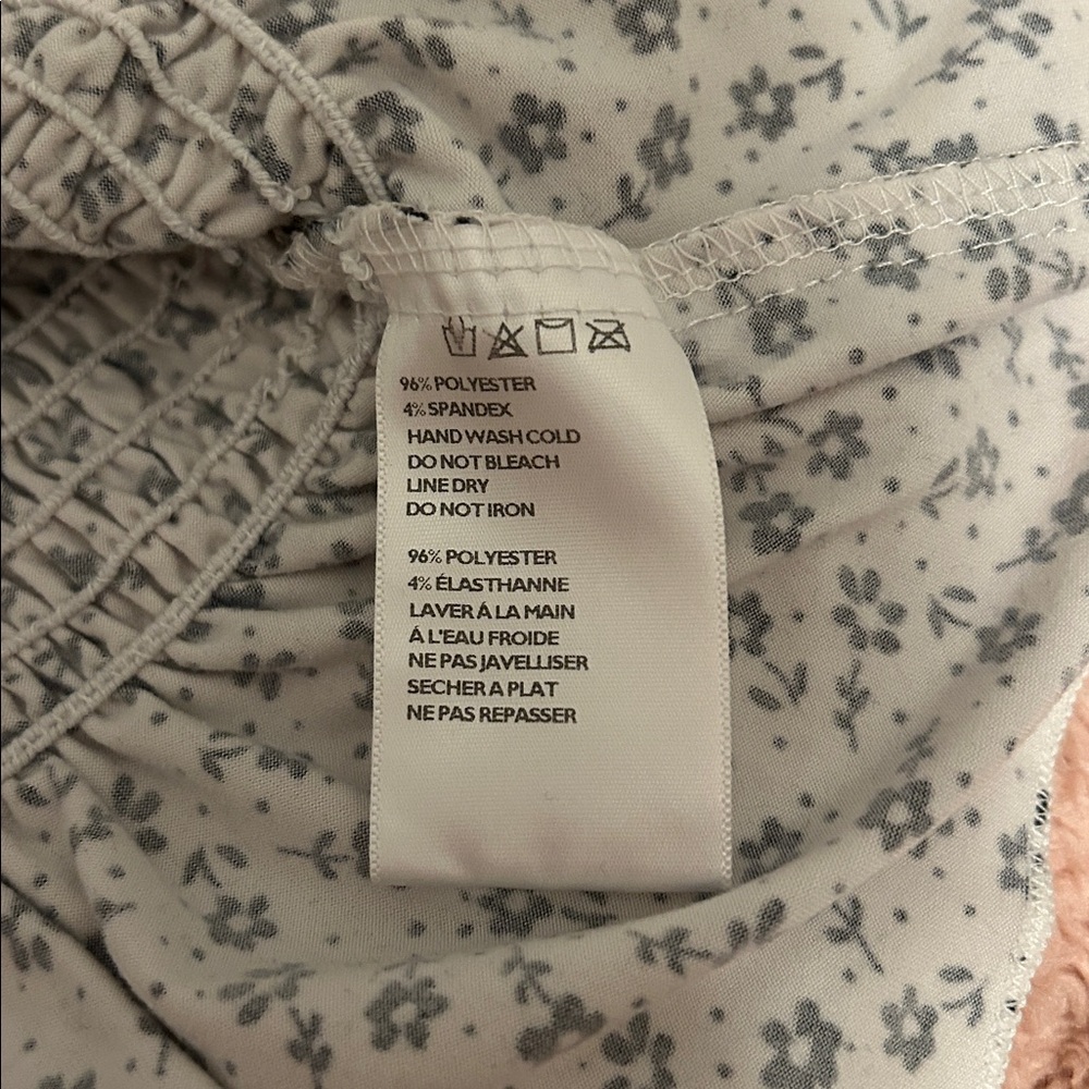 Urban Outfitters Black and White Floral Smocked Crop Top - Picture 5 of 5